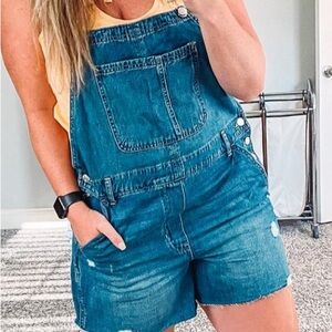 GAP Distressed Shortall Never Worn